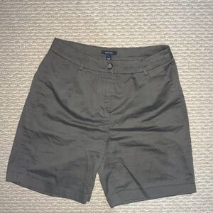 RW&CO OLIVE GREEN CUFFED SHORT